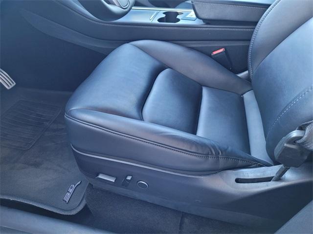 Photo of 2022 Pearl White Tesla Model Y
