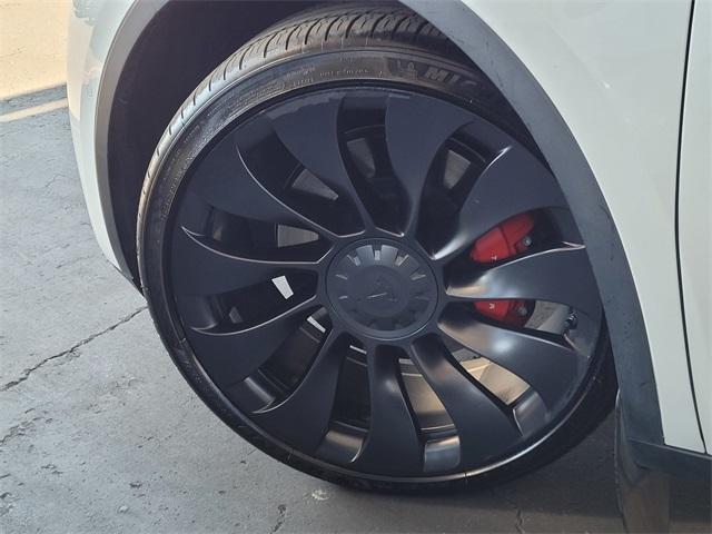 Photo of 2022 Pearl White Tesla Model Y