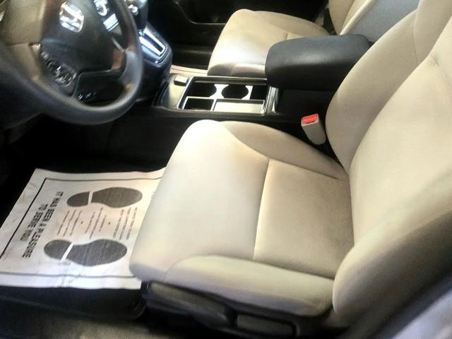 Photo of 2016 Alabaster Silver Metallic Honda CR-V