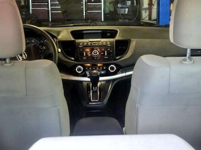 Photo of 2016 Alabaster Silver Metallic Honda CR-V