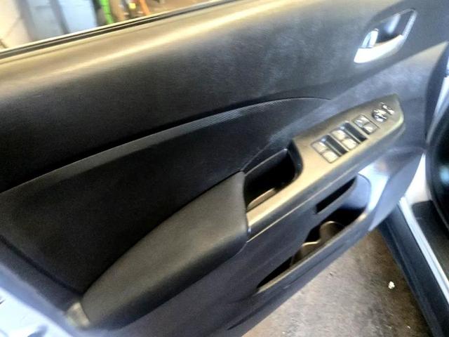 Photo of 2016 Alabaster Silver Metallic Honda CR-V