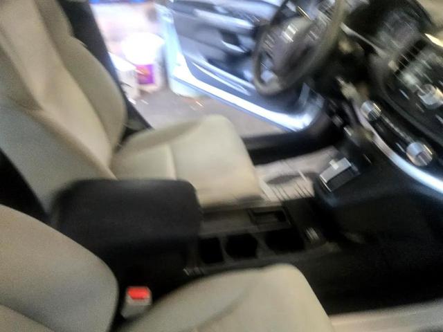 Photo of 2016 Alabaster Silver Metallic Honda CR-V