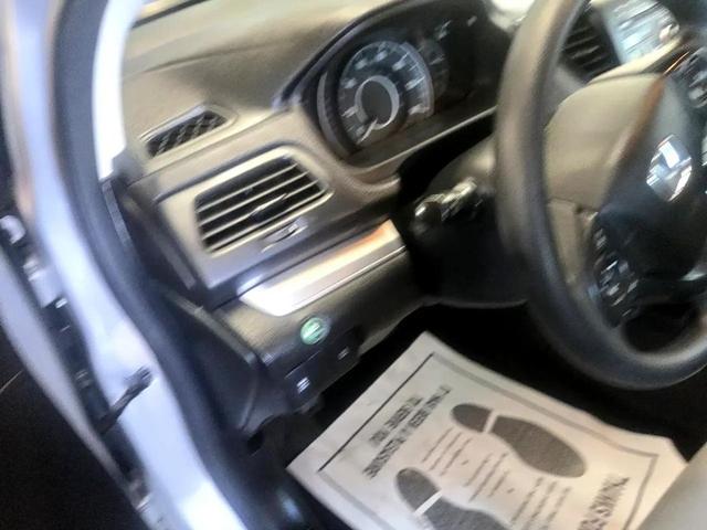 Photo of 2016 Alabaster Silver Metallic Honda CR-V