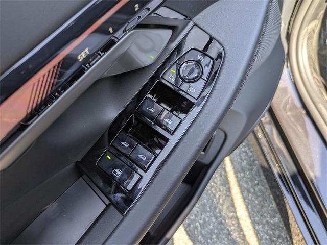 Photo of 2026 Dark Graphite Metallic BMW 550e