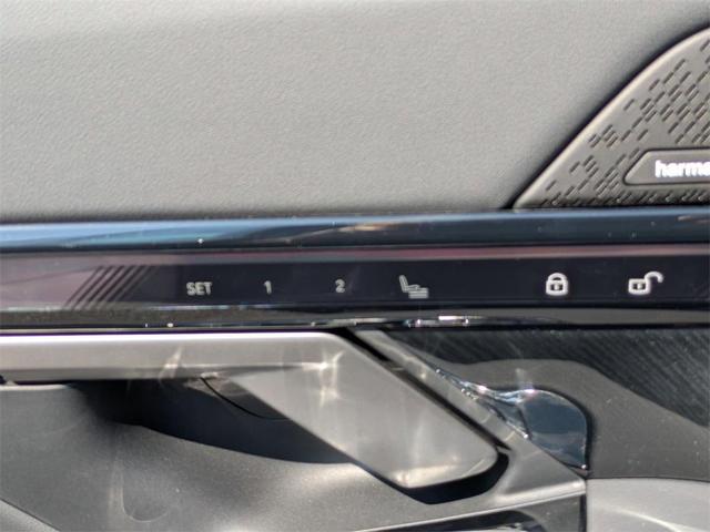 Photo of 2026 Dark Graphite Metallic BMW 550e