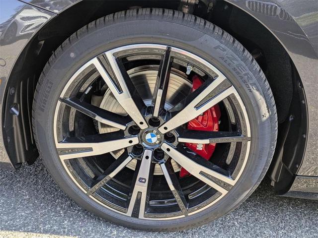 Photo of 2026 Dark Graphite Metallic BMW 550e