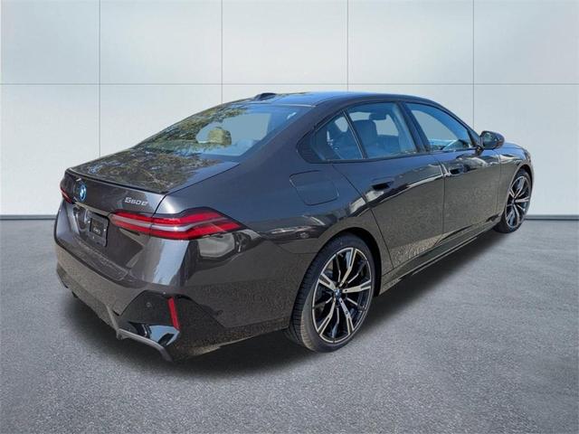 Photo of 2026 Dark Graphite Metallic BMW 550e