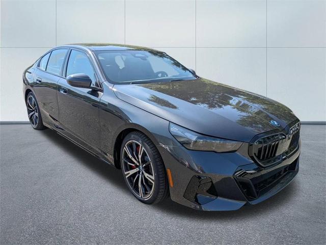 Photo of 2026 Dark Graphite Metallic BMW 550e