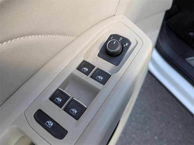Photo of 2022 Pure White Volkswagen Atlas