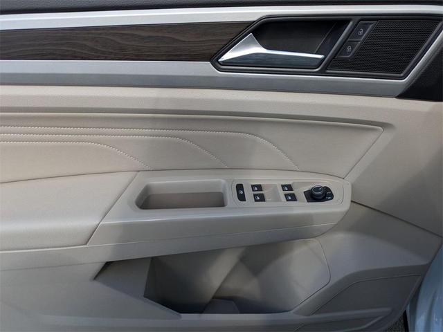 Photo of 2022 Pure White Volkswagen Atlas