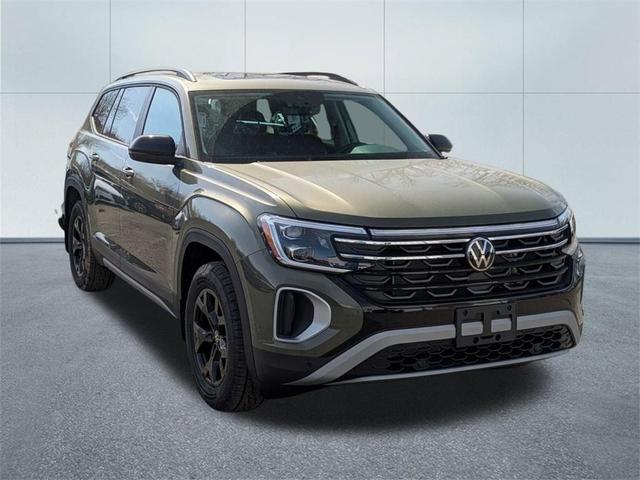 Photo of 2025 Avocado Green Pearl Volkswagen Atlas