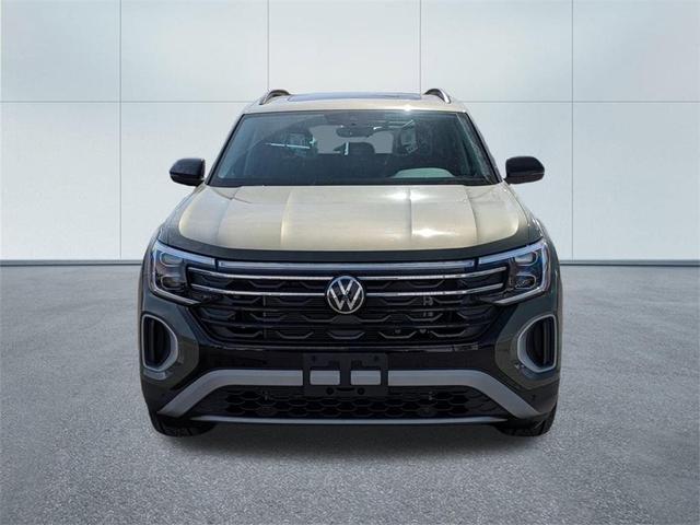 Photo of 2025 Avocado Green Pearl Volkswagen Atlas