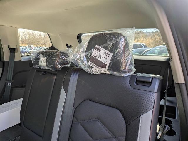 Photo of 2025 Avocado Green Pearl Volkswagen Atlas