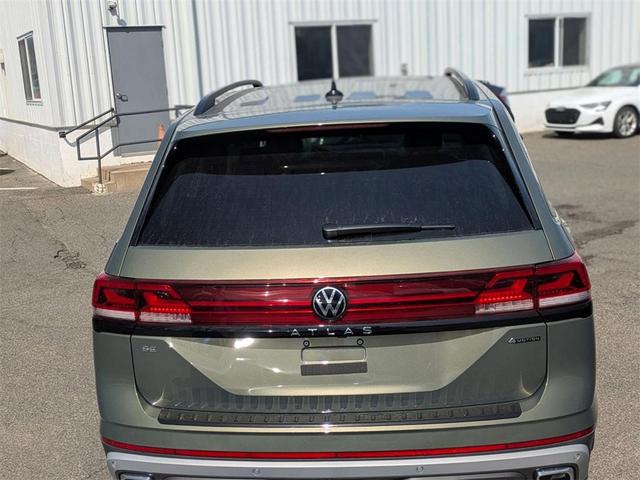 Photo of 2025 Avocado Green Pearl Volkswagen Atlas