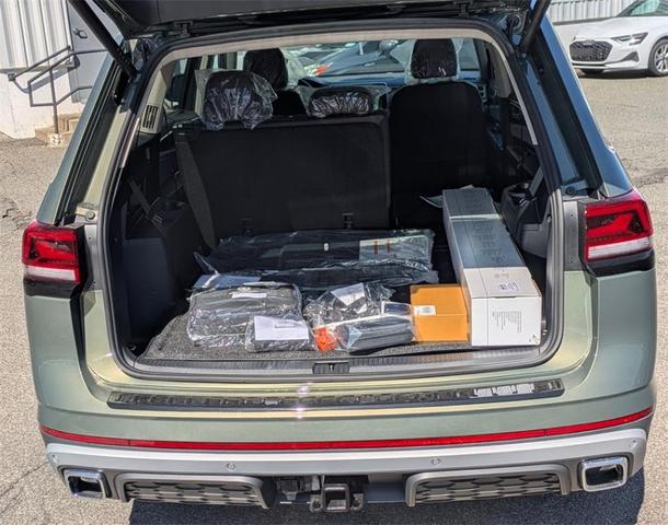 Photo of 2025 Avocado Green Pearl Volkswagen Atlas