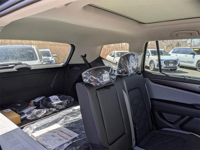 Photo of 2025 Avocado Green Pearl Volkswagen Atlas