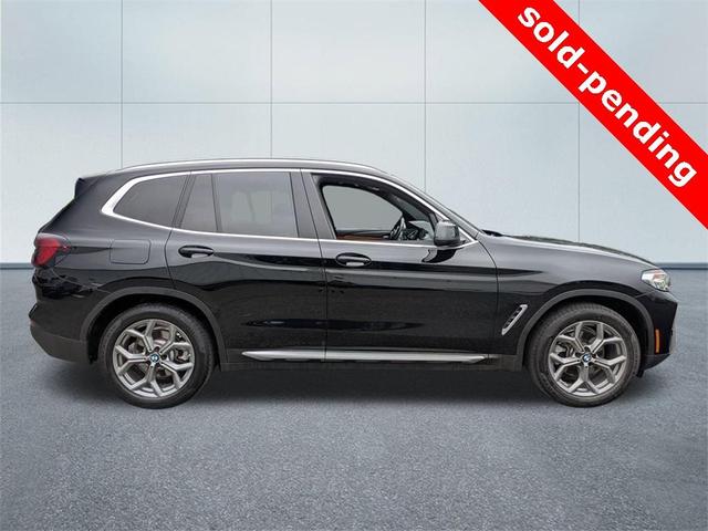 Photo of 2022 Jet Black BMW X3