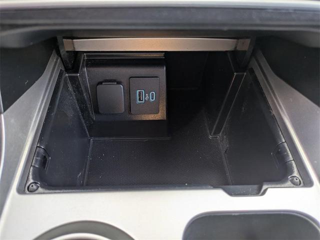 Photo of 2020 Star White Ford Explorer