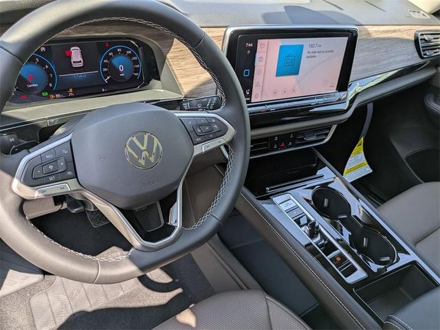 Photo of 2025 Opal White Pearl Effect Volkswagen Atlas