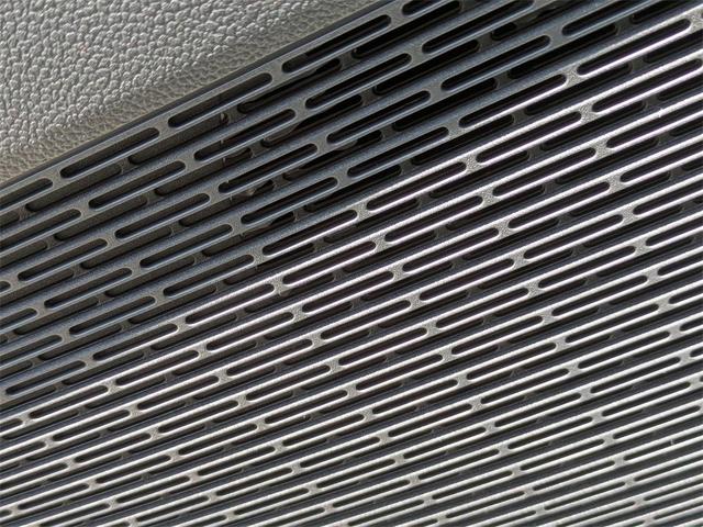 Photo of 2025 Opal White Pearl Effect Volkswagen Atlas