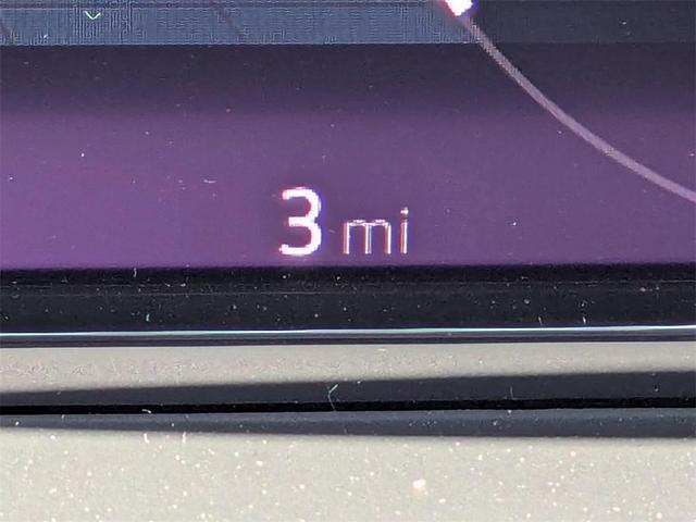 Photo of 2025 Opal White Pearl Effect Volkswagen Atlas