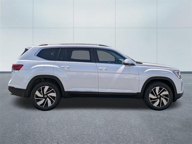 Photo of 2025 Opal White Pearl Effect Volkswagen Atlas