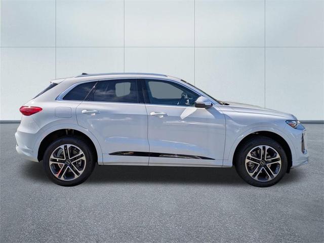 Photo of 2025 Glacier White Metallic Audi Q5