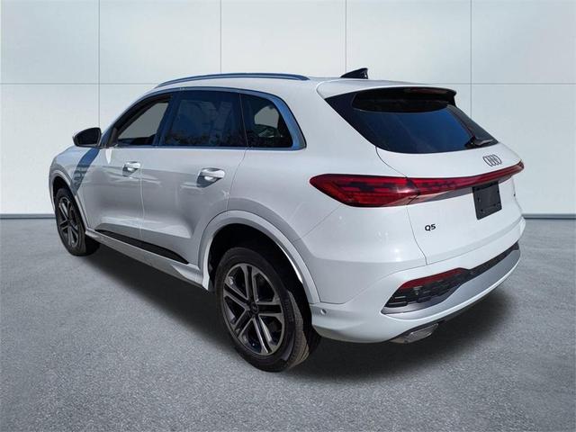 Photo of 2025 Glacier White Metallic Audi Q5