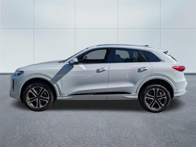 Photo of 2025 Glacier White Metallic Audi Q5