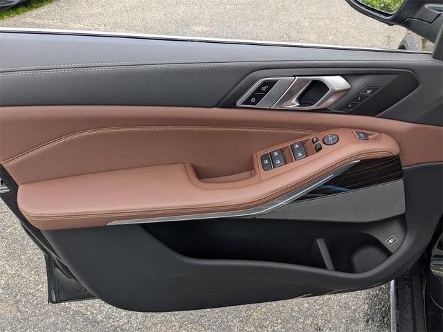 Photo of 2025 Black Sapphire Metallic BMW X5 PHEV