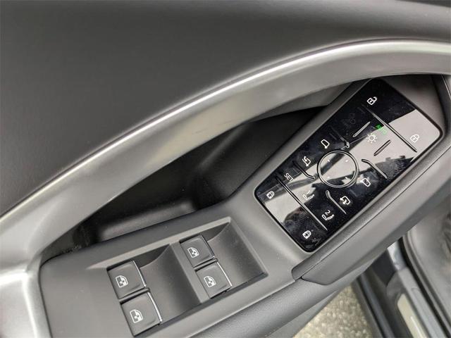 Photo of 2025 Tambora Gray Metallic Audi Q5