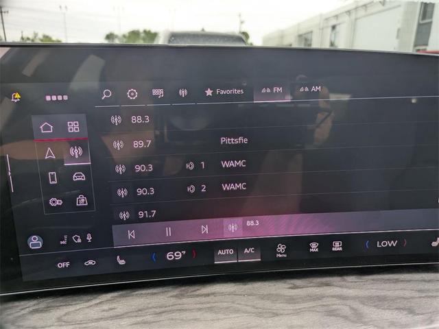 Photo of 2025 Tambora Gray Metallic Audi Q5