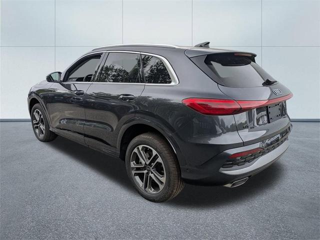 Photo of 2025 Tambora Gray Metallic Audi Q5