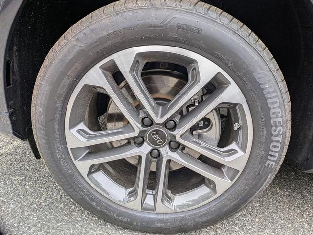 Photo of 2025 Tambora Gray Metallic Audi Q5