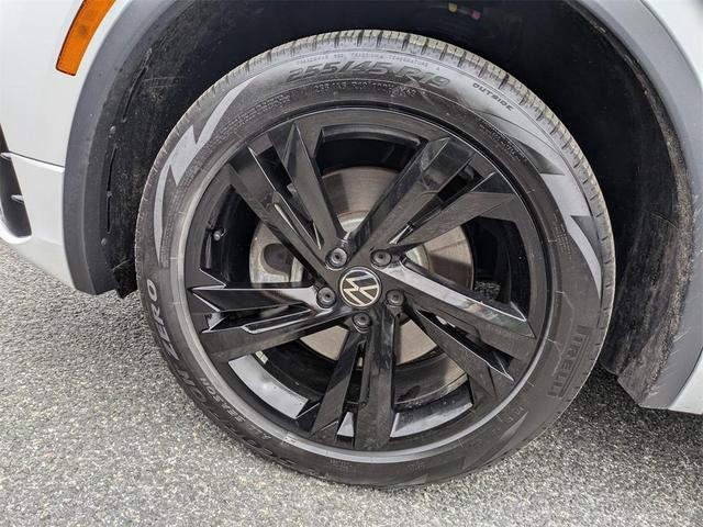 Photo of 2024 Opal White Pearl Effect Volkswagen Tiguan