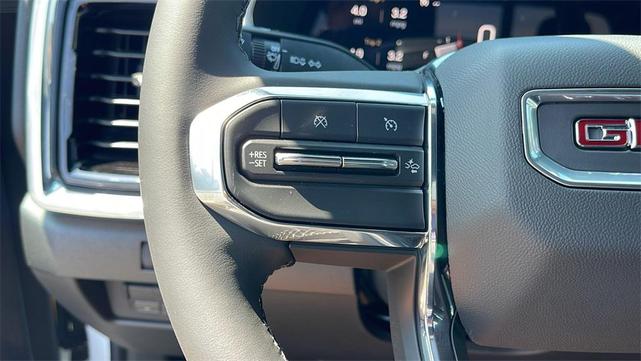 Photo of 2025 Summit White GMC Canyon