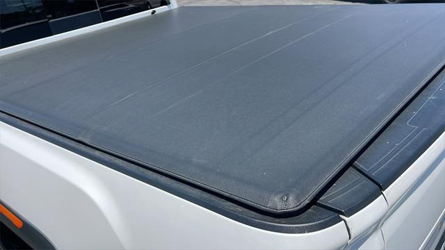Photo of 2021 White Frost Tricoat GMC Sierra 2500