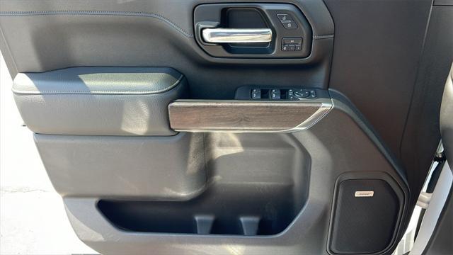 Photo of 2021 White Frost Tricoat GMC Sierra 2500