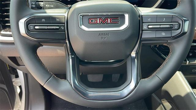 Photo of 2025 Summit White GMC Canyon