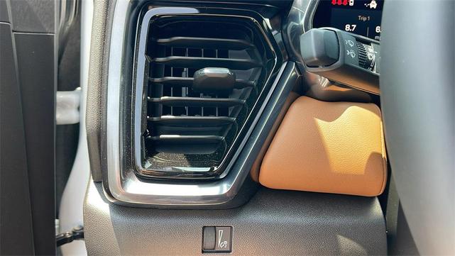 Photo of 2025 Summit White GMC Canyon