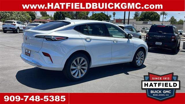 Photo of 2025 White Frost Tricoat Buick Envista