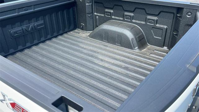 Photo of 2025 Summit White GMC Sierra 1500