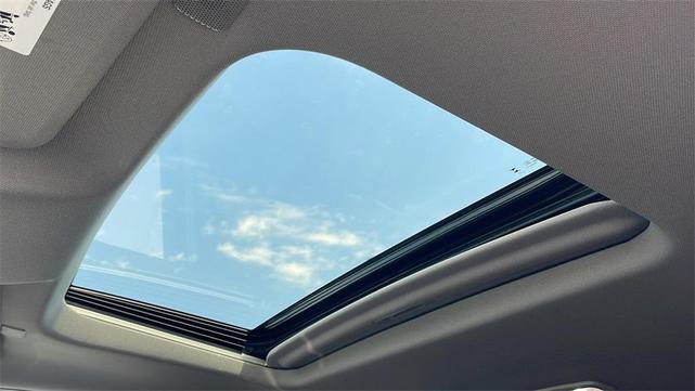 Photo of 2025 Summit White GMC Sierra 1500