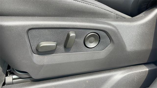 Photo of 2025 Summit White GMC Sierra 1500