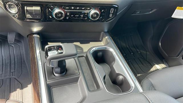 Photo of 2025 Summit White GMC Sierra 1500