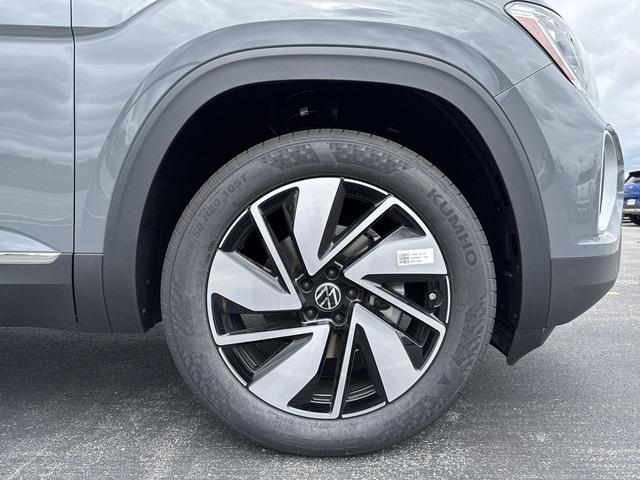 Photo of 2025 Pure Gray Volkswagen Atlas