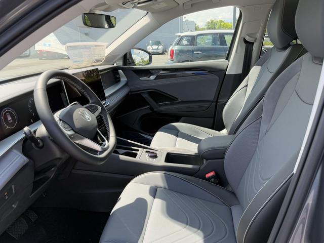 Photo of 2025 Platinum Gray Metallic Volkswagen Tiguan
