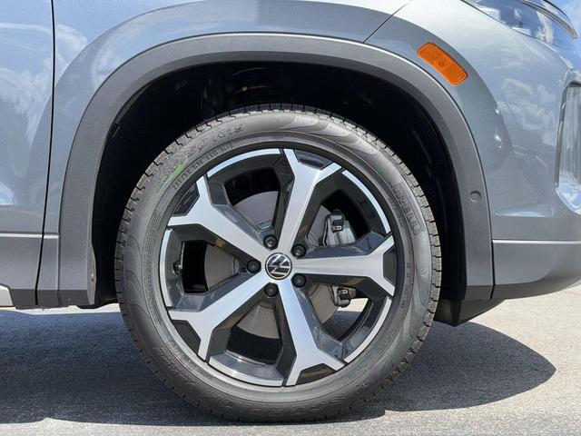 Photo of 2025 Platinum Gray Metallic Volkswagen Tiguan