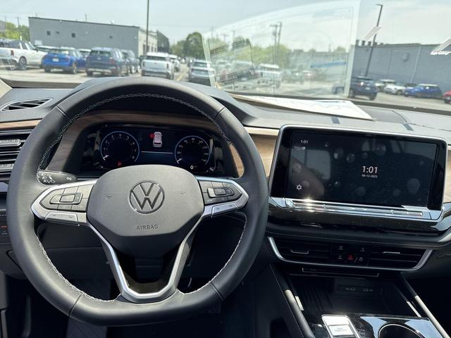 Photo of 2025 Silver Mist Metallic Volkswagen Atlas