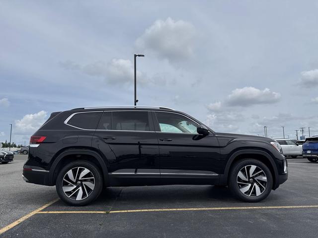Photo of 2025 Deep Black Pearl Volkswagen Atlas